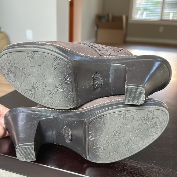 Soft Brand Brown Leather Mule Clog Heel With Braided Buckle Detail - Picture 10 of 10